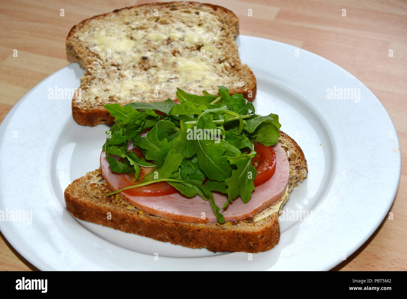 Ham salad Sandwich auf Vollkorn Brot Stockfoto