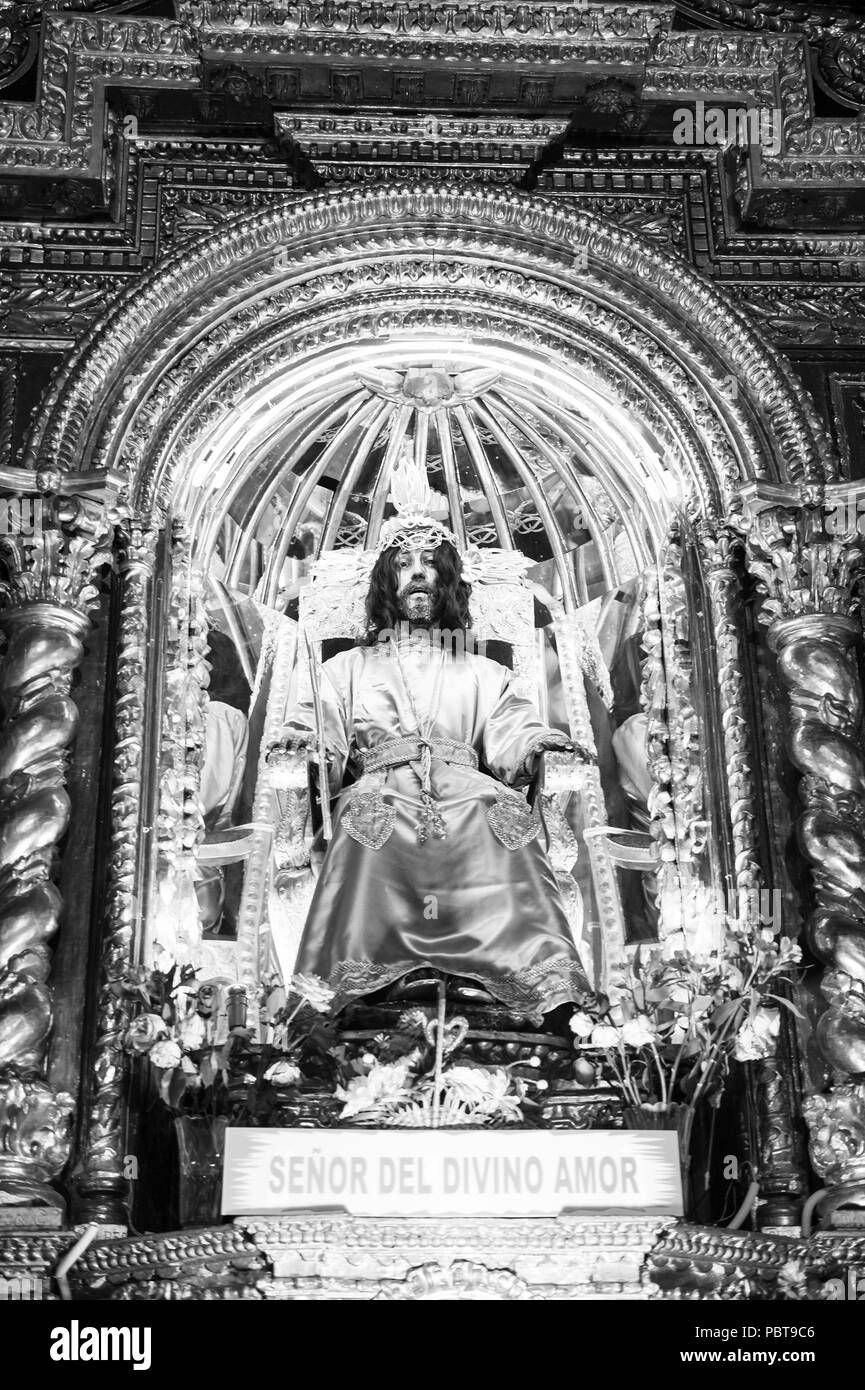 QUITO, ECUADOR - Jan 1, 2015: Innenraum der Kirche von Merced im historischen Zentrum von Quito. Das historische Zentrum von Quito ist das erste UNESCO-Heri Stockfoto