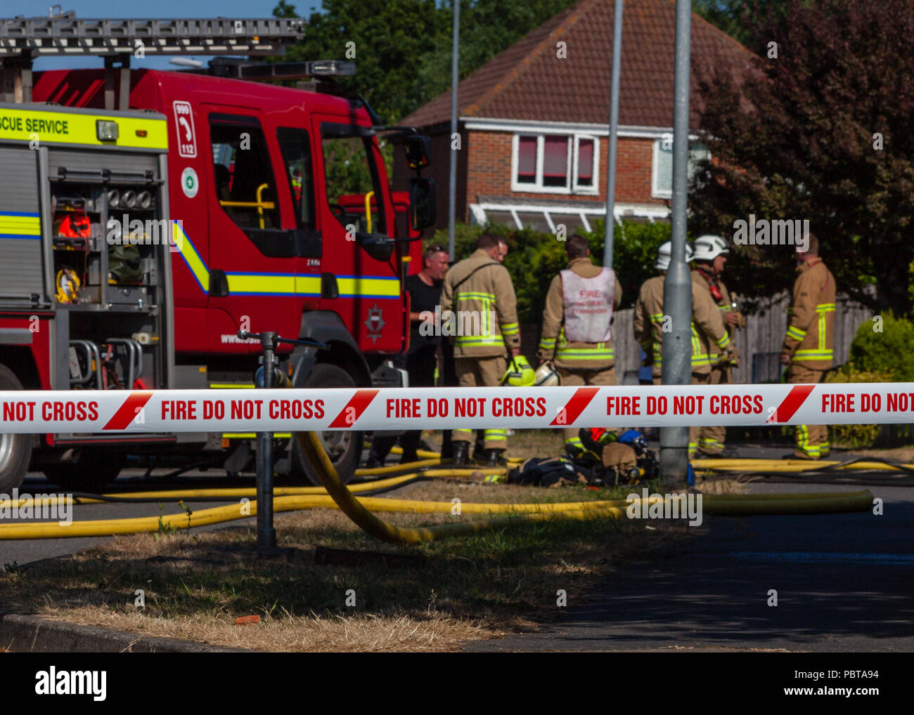 Eastbourne UK 3. Juli 2018: Feuerwehr und Polizei zu einem Haus Feuer in Eastbourne genannt Stockfoto
