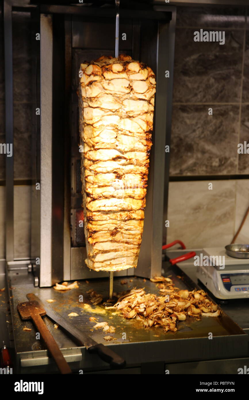 Gemüsedöner am spieß -Fotos und -Bildmaterial in hoher Auflösung – Alamy