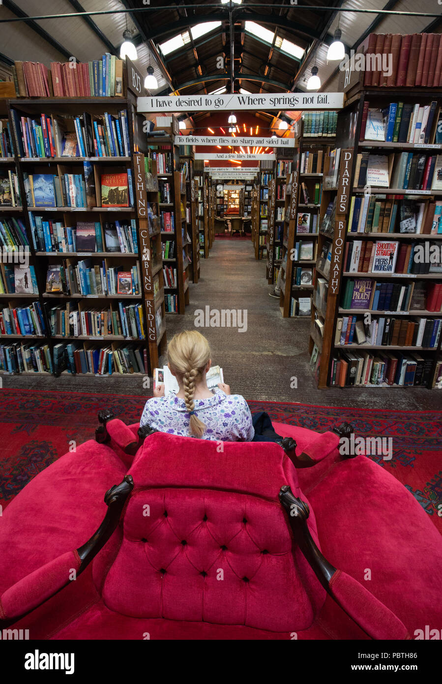 Innere Aufnahme der Buchhandlung, Barter Books, Alnwick, Northumberland, Großbritannien Stockfoto