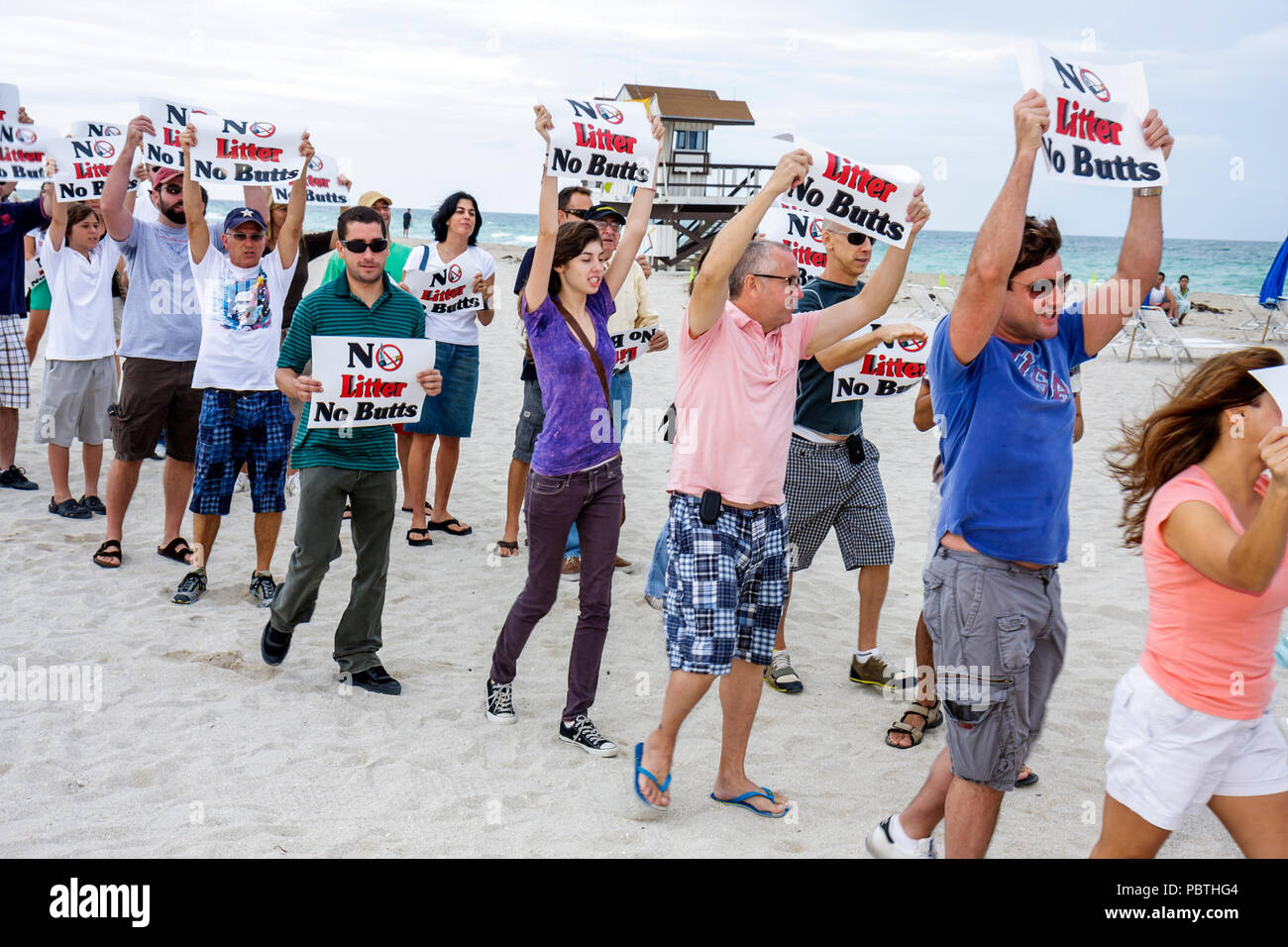 Miami Beach Florida, Atlantischer Ozean, Wasser, Anti-Litter Anti-Wurf-Demonstration Nachbarschaft, Wohn-, Gemeinschaft Initiative, Verschmutzung, Mann Männer männlich, wo Stockfoto