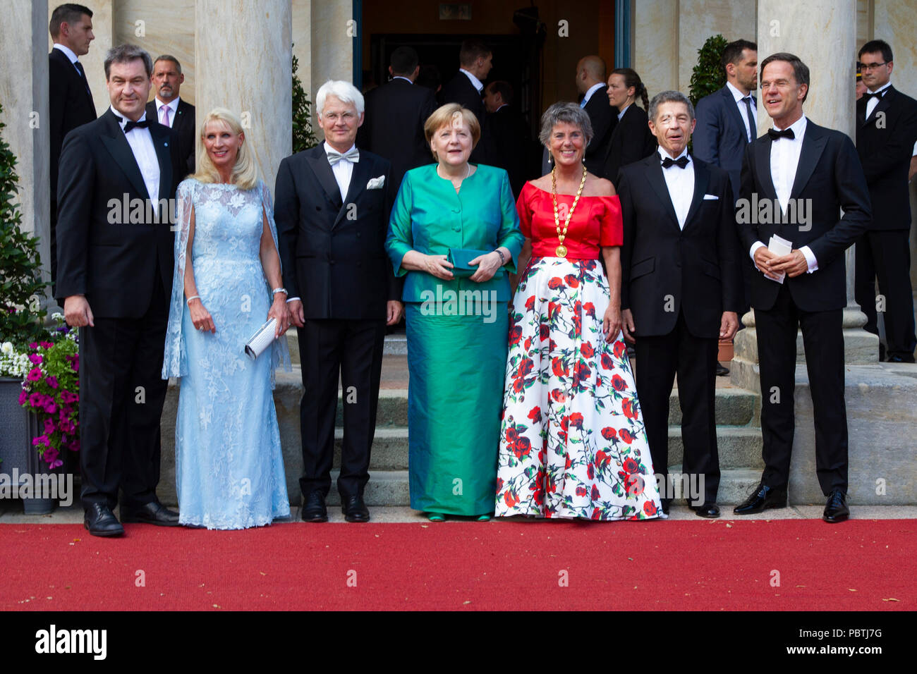 (V. LI.) Markus Söder mit Ehefrau Katrin, Thomas Erbe, Dr. Angela Merkel, Brigitte Merk-Erbe, Mark Rutte Stockfoto