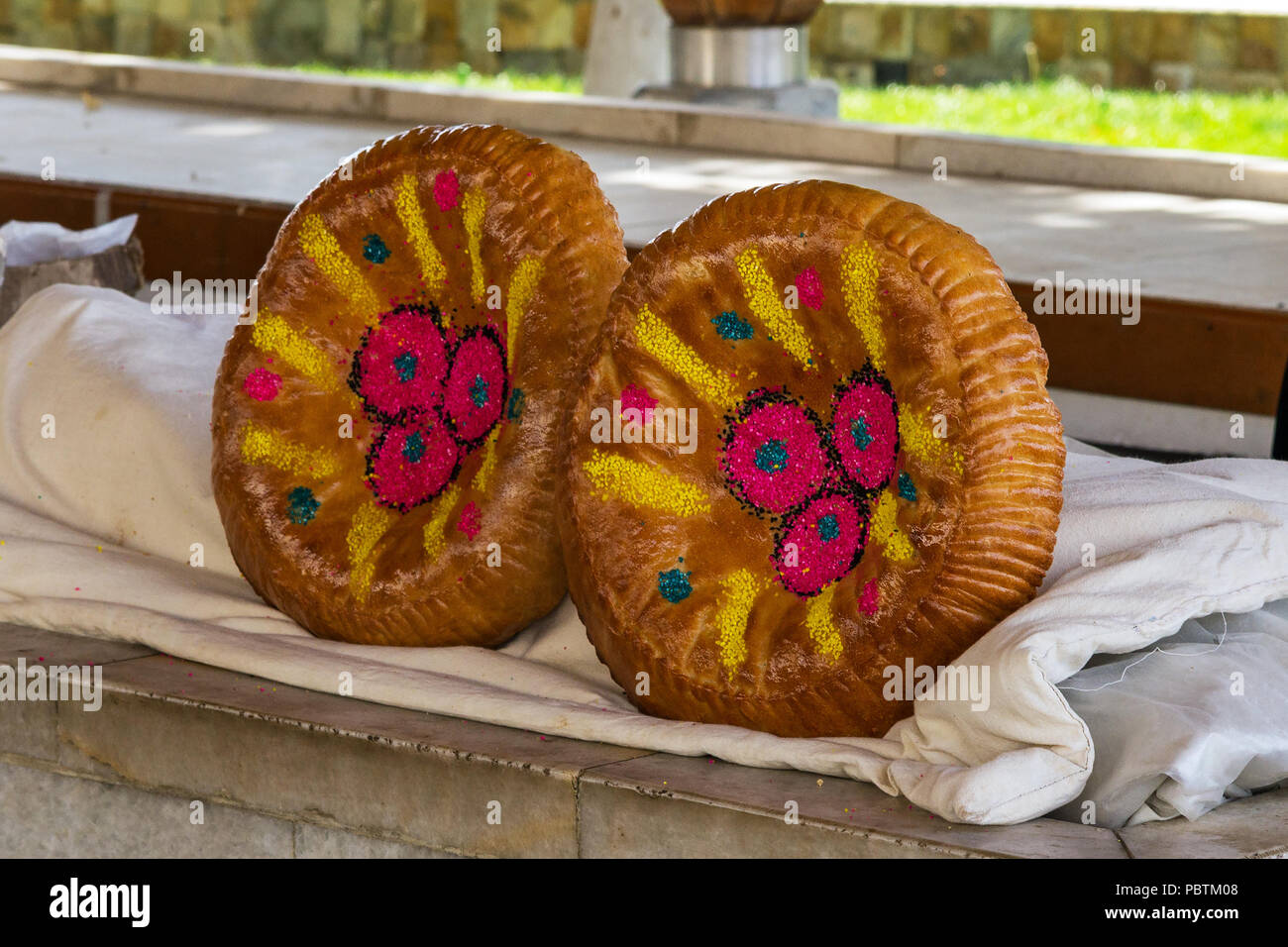 Die nationalen usbekischen Brot auf dem Markt verkauft - Samarkand, Usbekistan Stockfoto