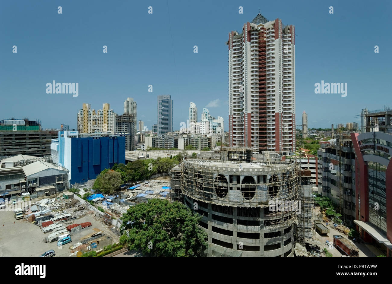 Hohe Gebäude bereit & Bau in Lower Parel und Worli, Mumbai, Indien. Stockfoto