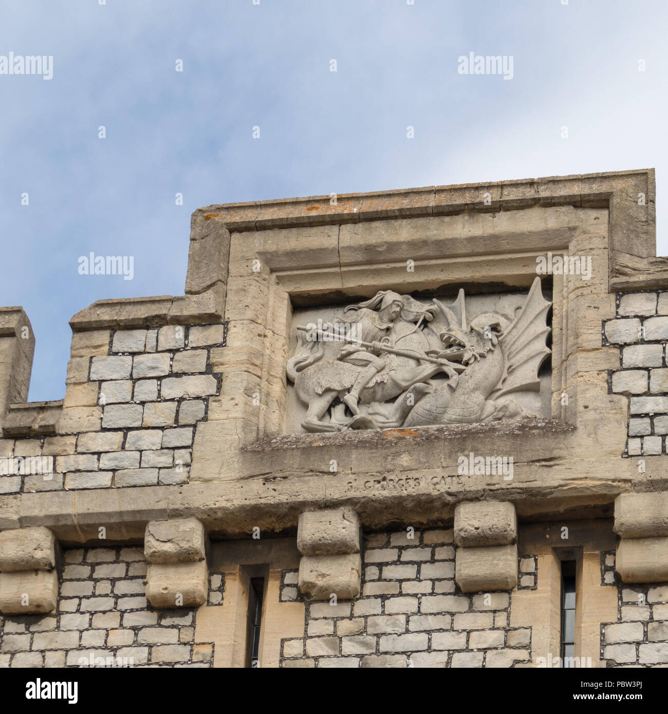 WINDSOR, Maidenhead und Windsor/UK - Juli 22: Skulptur über St Georges Tor im Schloss Windsor Windsor in Maidenhead und Windsor am 22. Juli 2018 Stockfoto