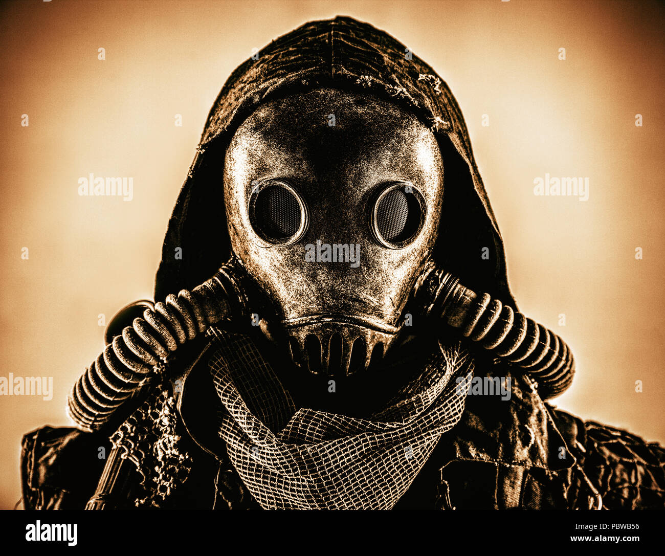 Portrait von post-apokalyptischen Überlebende in Gas Mask Stockfoto