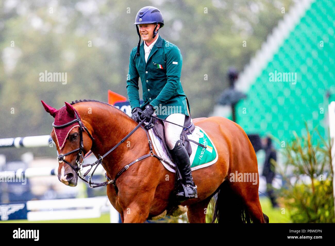 Hickstead, Sussex, UK. 29. Juli 2018. Sieger. Irische Mannschaft. Anthony Condon reiten SFS Aristio. IRL. Springen Sie ins Wasser. Springen. Longines FEI Jumping Nations Cup von Großbritannien an der BHS Royal International Horse Show. Alle England Parcours. Hickstead. Großbritannien. 29/07/2018. Credit: Sport in Bildern/Alamy leben Nachrichten Stockfoto