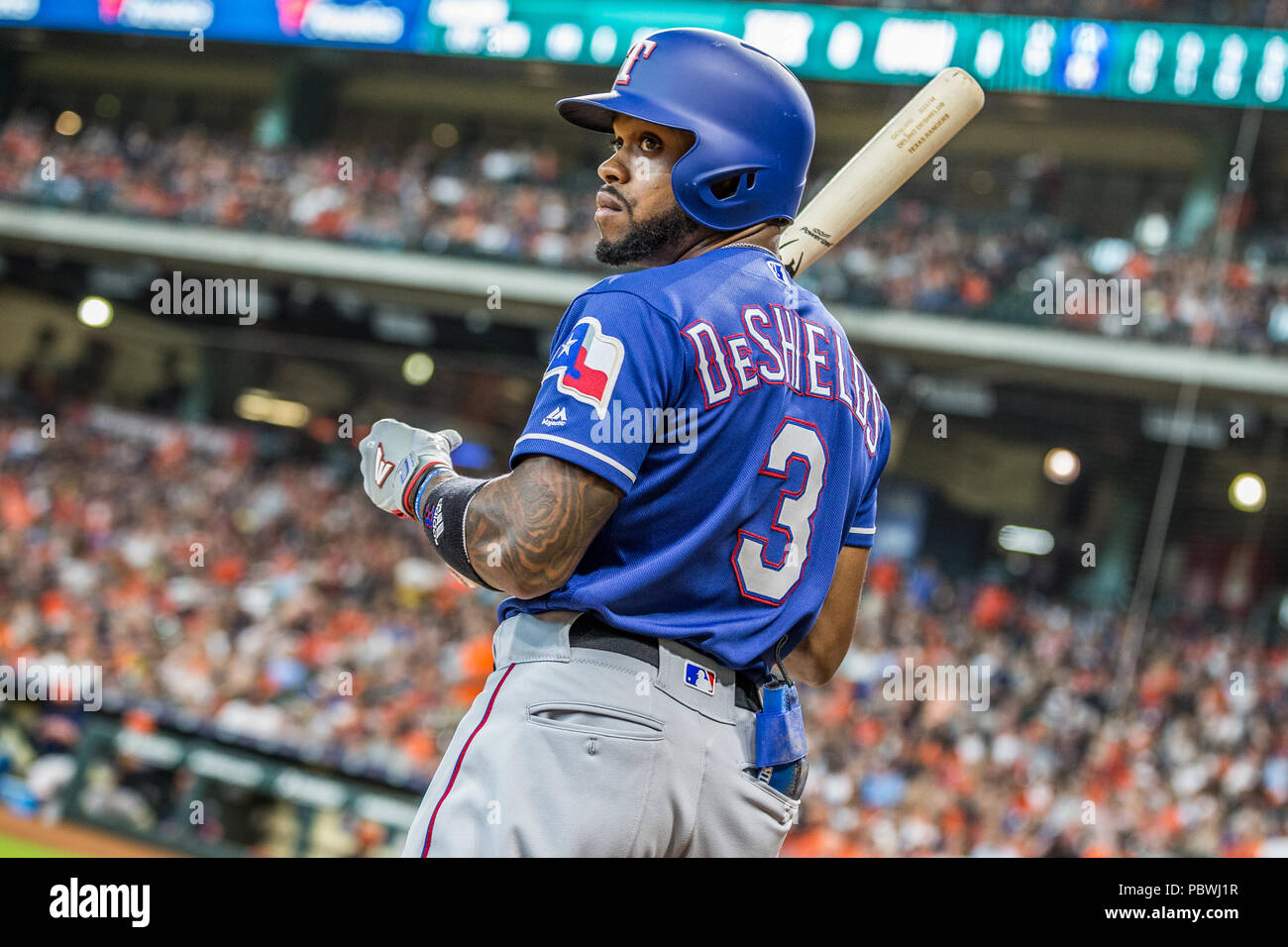 Houston, Texas, USA. 29. Juli, 2018. Texas Rangers Mittelfeldspieler Delino DeShields (3) steht in der auf Deck Kreis während des fünften Inning der Major League Baseball Spiel zwischen den Texas Rangers und der Houston Astros im Minute Maid Park in Houston, Texas. Prentice C. James/CSM/Alamy leben Nachrichten Stockfoto