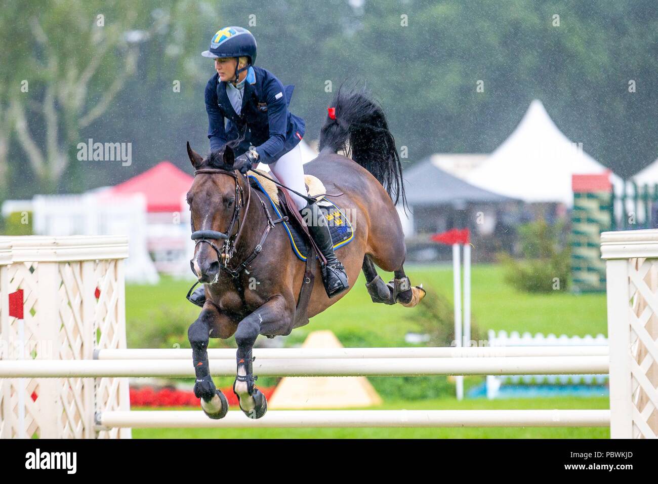 Jonna Ekberg reiten Univers du Vinnebus. SWE. Erste Runde. Springen. Longines FEI Jumping Nations Cup von Großbritannien an der BHS Royal International Horse Show. Alle England Parcours. Hickstead. Großbritannien. 29/07/2018. Credit: Sport in Bildern/Alamy leben Nachrichten Stockfoto