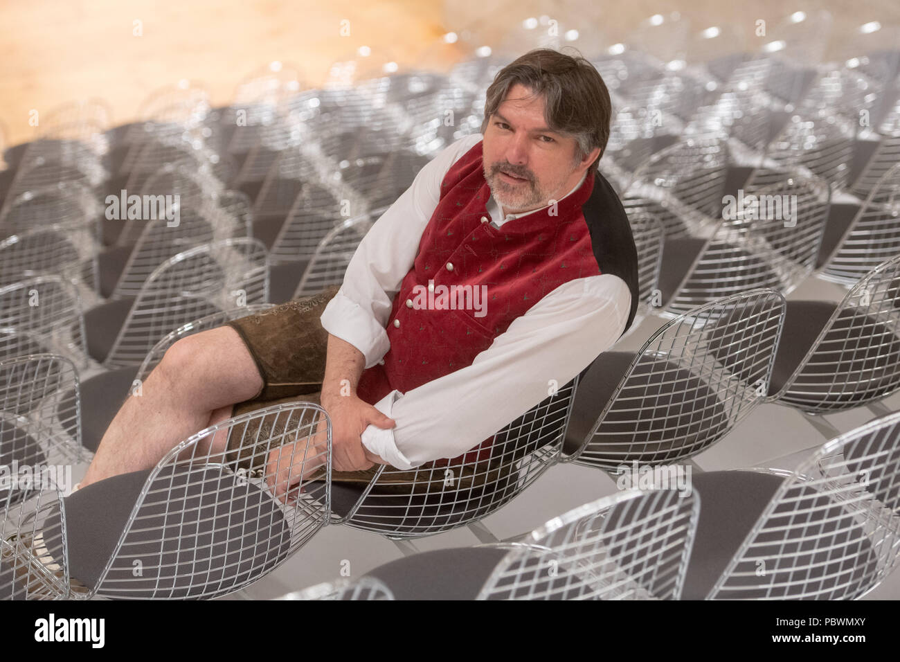 Blaibach ab, Deutschland. 26 Juni, 2018. Thomas Bauer, Initiator der Konzertsaal Blaibach ab, sitzt in der Konzerthalle. Foto: Armin Weigel/dpa/Alamy leben Nachrichten Stockfoto