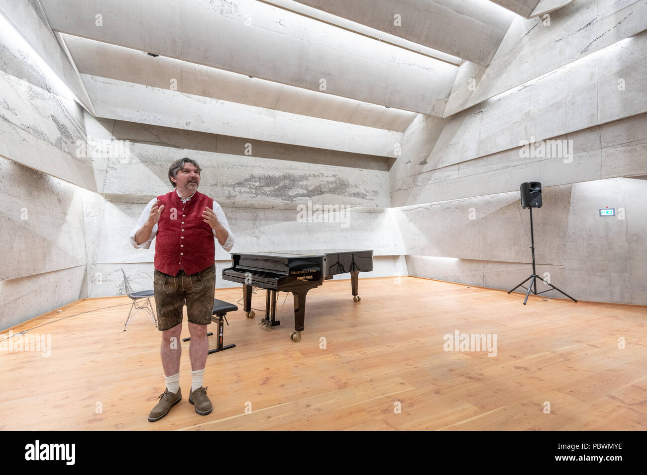 Blaibach ab, Deutschland. 26 Juni, 2018. Thomas Bauer, Initiator der Konzertsaal Blaibach ab, steht in der Konzerthalle. Foto: Armin Weigel/dpa/Alamy leben Nachrichten Stockfoto