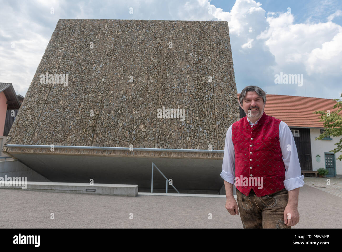 Blaibach ab, Deutschland. 26 Juni, 2018. Thomas Bauer, Initiator der Konzertsaal Blaibach ab, steht außerhalb des Konzertsaales. Foto: Armin Weigel/dpa/Alamy leben Nachrichten Stockfoto
