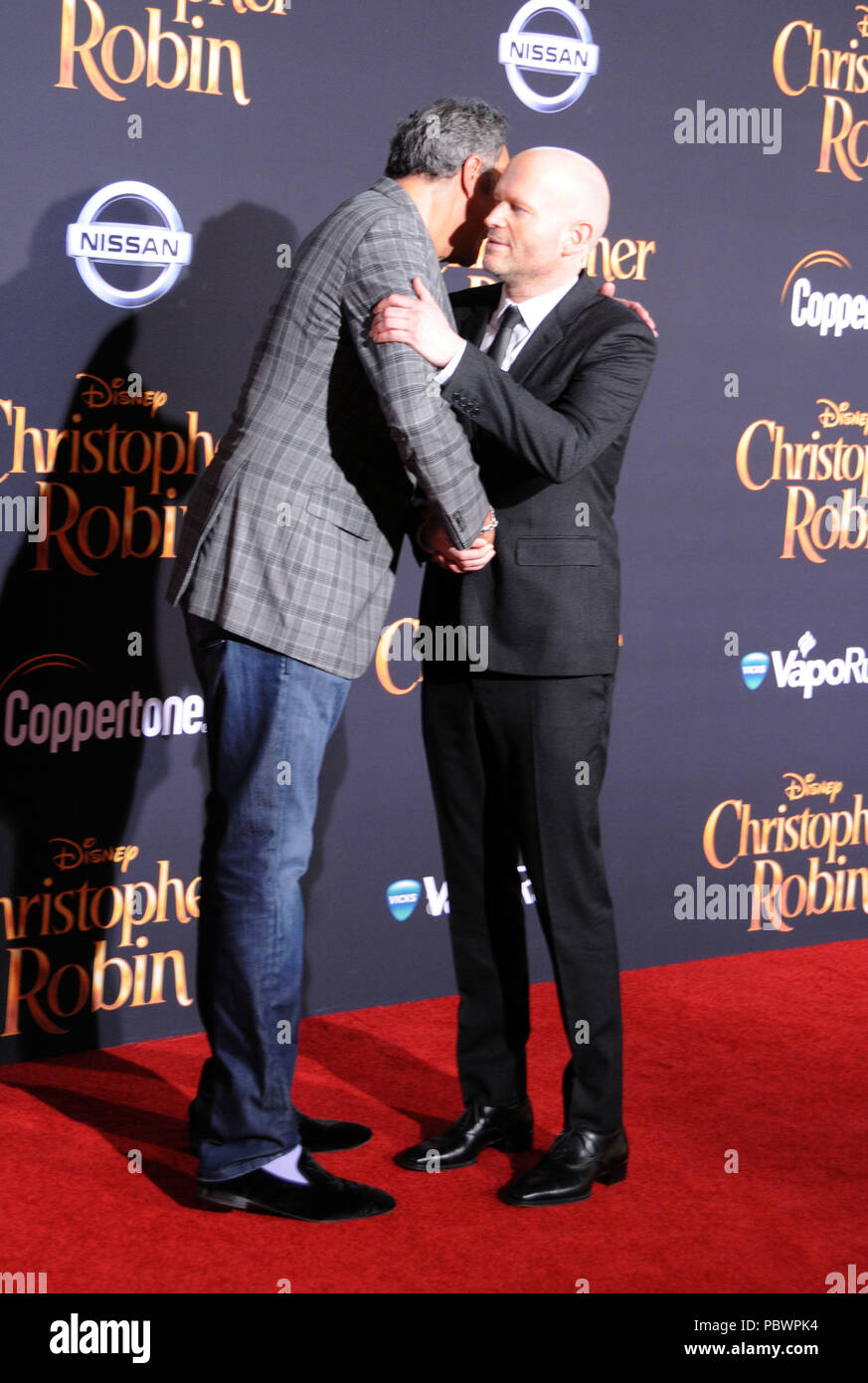 Burbank, Kalifornien, USA. 30. Juli 2018. Schauspieler Brad Garrett und Regisseur Marc Forster an der Welturaufführung von Disney's "Christopher Robin' am 30. Juli 2018 in den Walt Disney Studios Theater in Burbank, Kalifornien. Foto von Barry King/Alamy leben Nachrichten Stockfoto