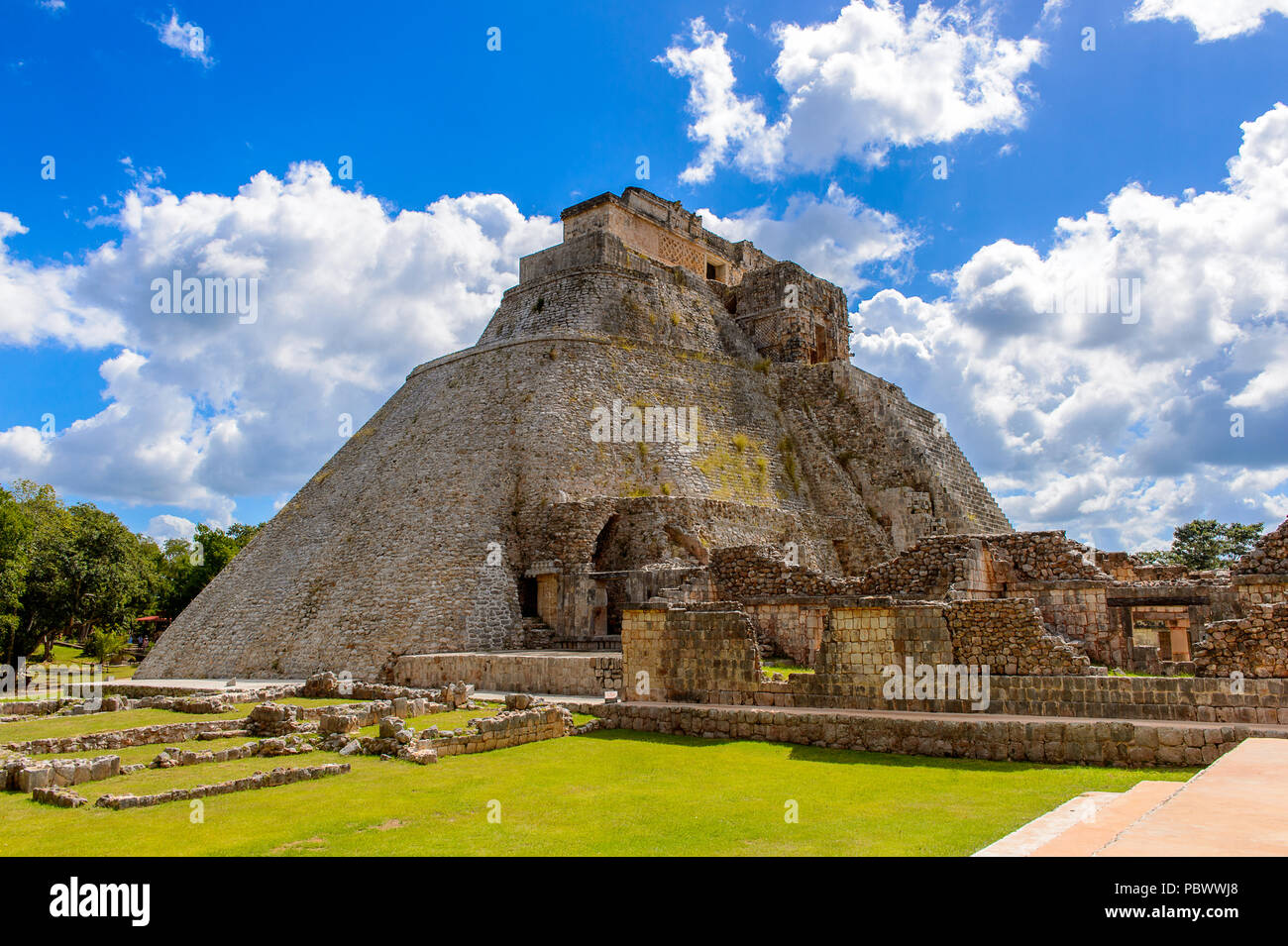 Ruinen von Uxmal, einer alten Maya Stadt der Klassischen Periode. Eine der wichtigsten archäologischen Stätten der Maya Kultur. UNESCO World Heritage si Stockfoto