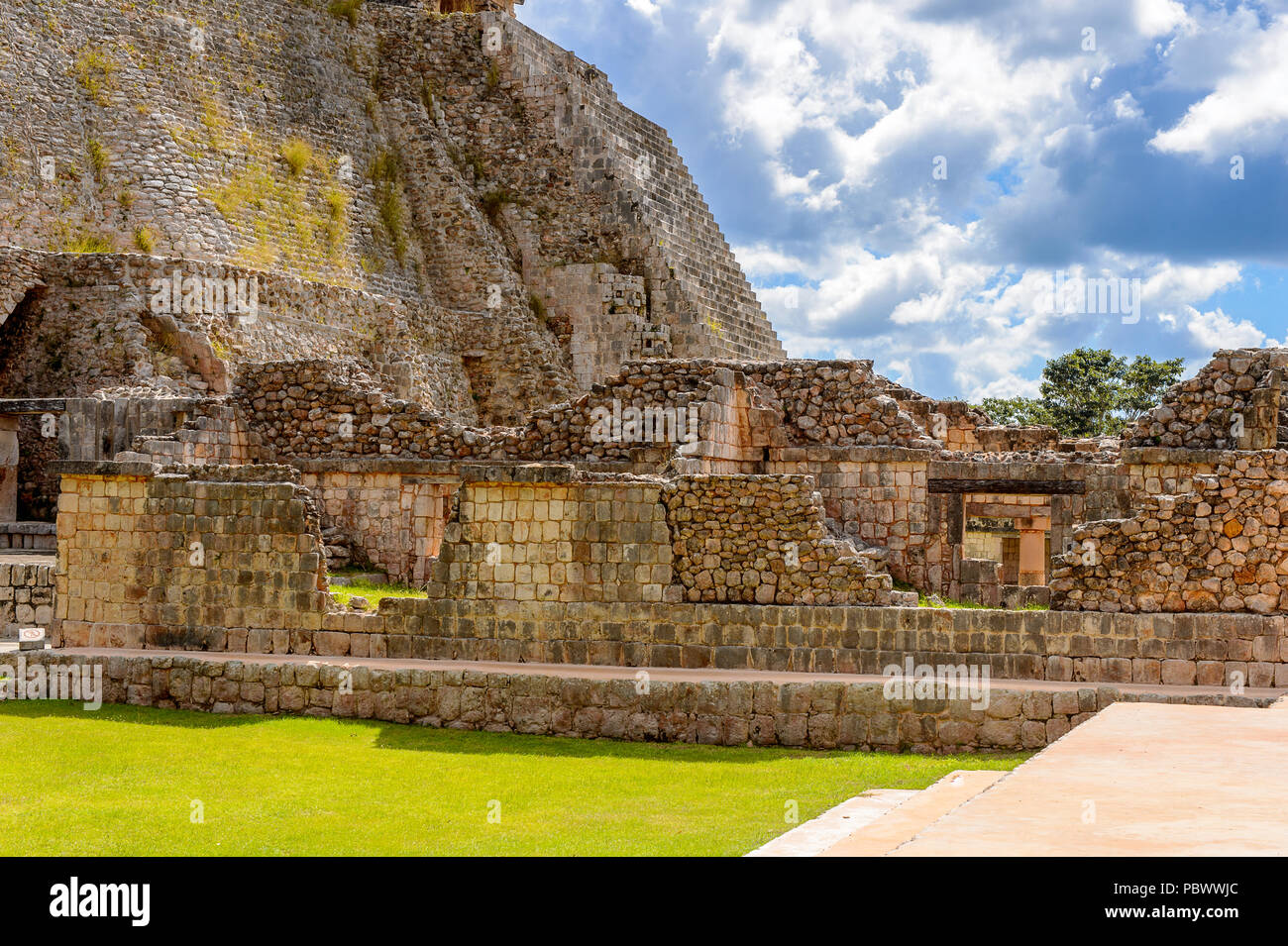 Ruinen von Uxmal, einer alten Maya Stadt der Klassischen Periode. Eine der wichtigsten archäologischen Stätten der Maya Kultur. UNESCO World Heritage si Stockfoto