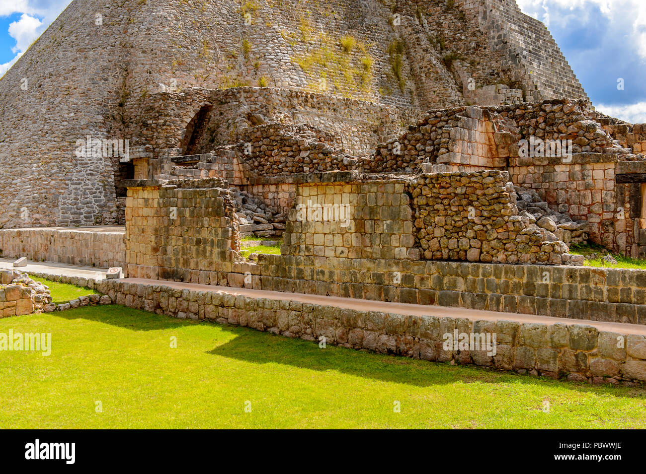 Ruinen von Uxmal, einer alten Maya Stadt der Klassischen Periode. Eine der wichtigsten archäologischen Stätten der Maya Kultur. UNESCO World Heritage si Stockfoto