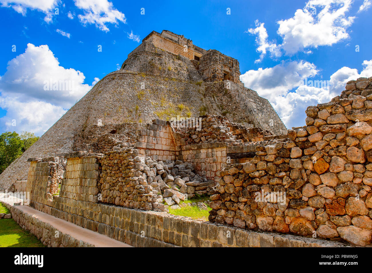 Ruinen von Uxmal, einer alten Maya Stadt der Klassischen Periode. Eine der wichtigsten archäologischen Stätten der Maya Kultur. UNESCO World Heritage si Stockfoto