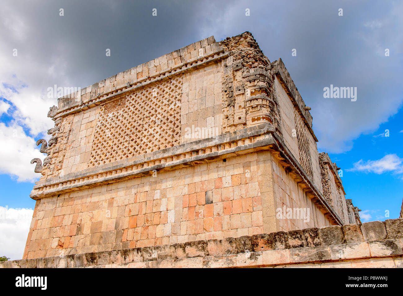 Ruinen von Uxmal, einer alten Maya Stadt der Klassischen Periode. Eine der wichtigsten archäologischen Stätten der Maya Kultur. UNESCO World Heritage si Stockfoto