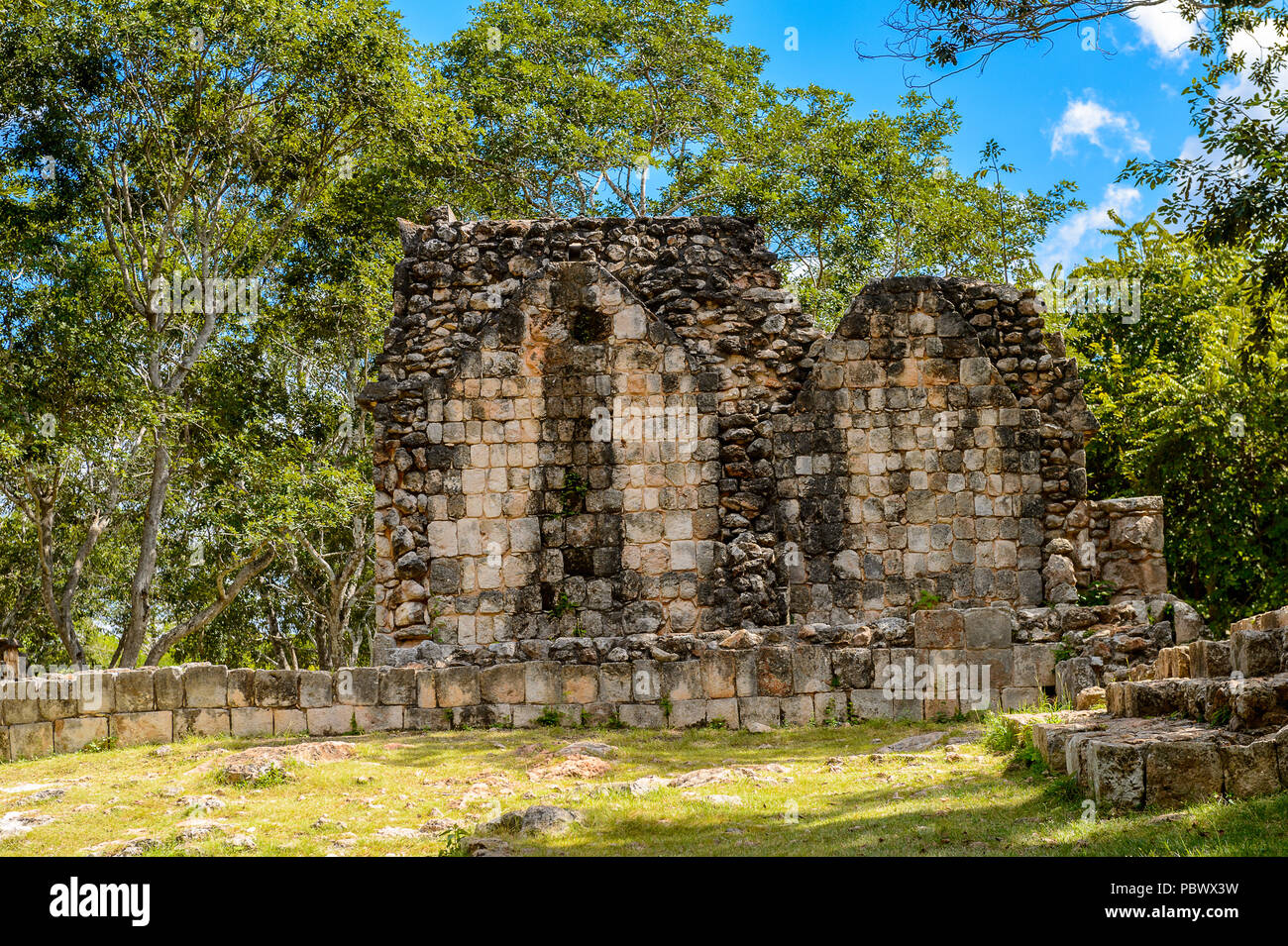 Ball Court, Uxmal, einer alten Maya Stadt der Klassischen Periode. Eine der wichtigsten archäologischen Stätten der Maya Kultur. UNESCO-Welterbe Stockfoto
