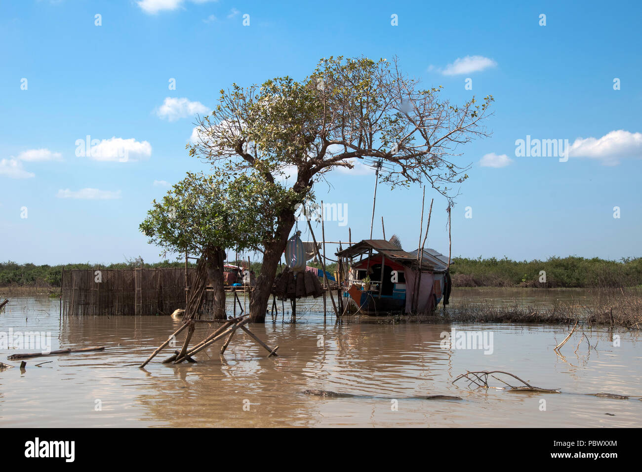 Sangker River, Provinz Battambang Kambodscha, Fishing Camp in der Mitte des Flusses in der trockenen Jahreszeit Stockfoto