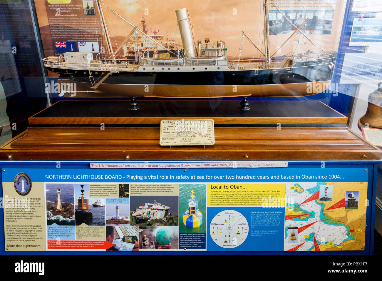 Ein Modell des Northern Lighthouse Board Schiff "Hesperus" in einer Vitrine im Museum in Oban, Argyll und Bute, Schottland, UK angezeigt Stockfoto