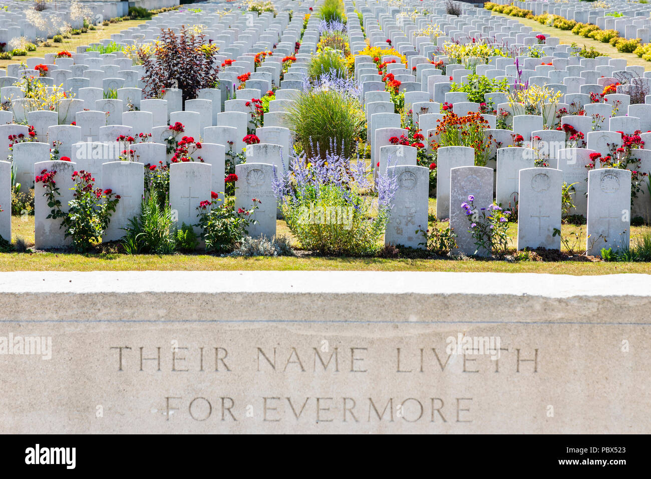 Commonwealth Kriegsgräber Kommission Friedhof an Poelcapelle in der Nähe von Passchendaele, Belgien mit 7500 Gräbern, einschließlich der Britischen, kanadischen, australischen, Neue Z Stockfoto