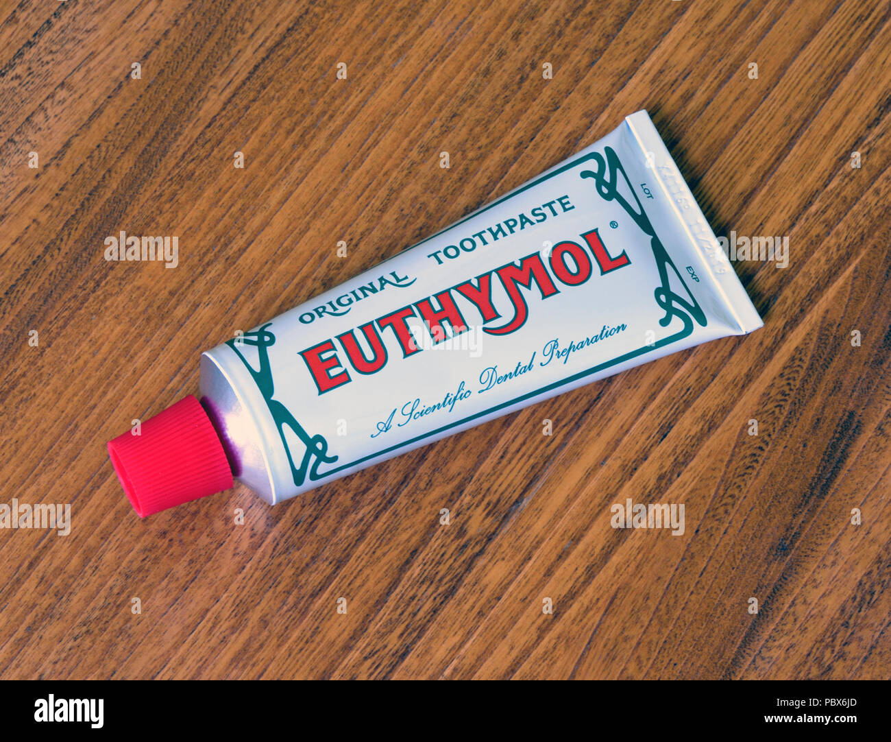 Euthymol zahnpasta -Fotos und -Bildmaterial in hoher Auflösung – Alamy