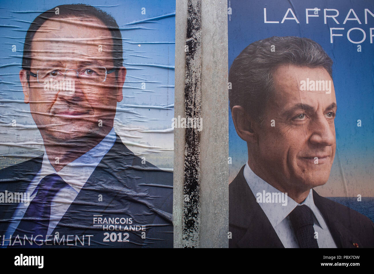Zerrissen französische Wahlplakat für Nicolas Sarkozy und François Hollande, 'La France Forte', 'Änderung', 2012 Stockfoto