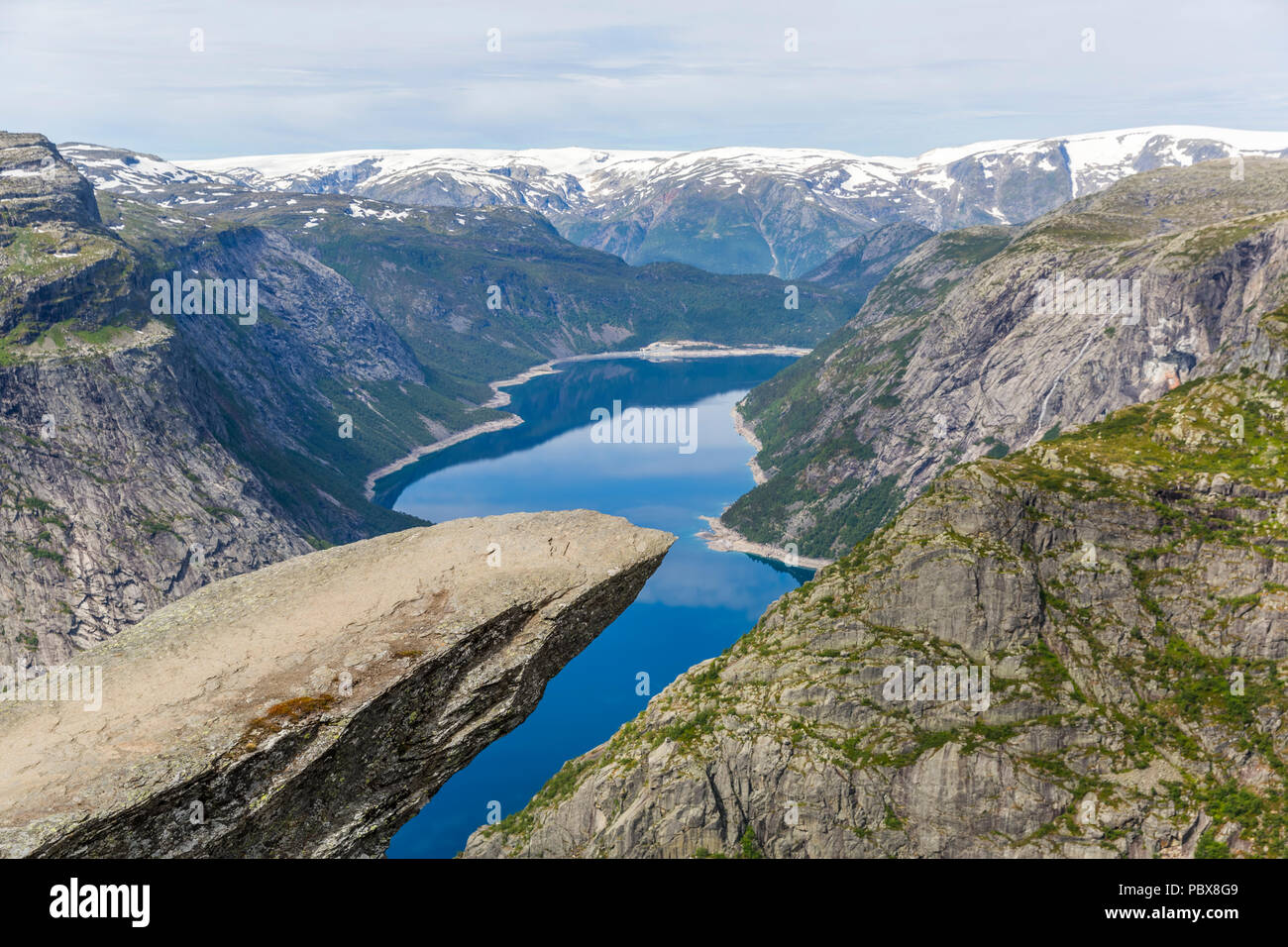 Trolltunga Felsformation ist eine der beliebtesten und malerische Orte in Norwegen Stockfoto