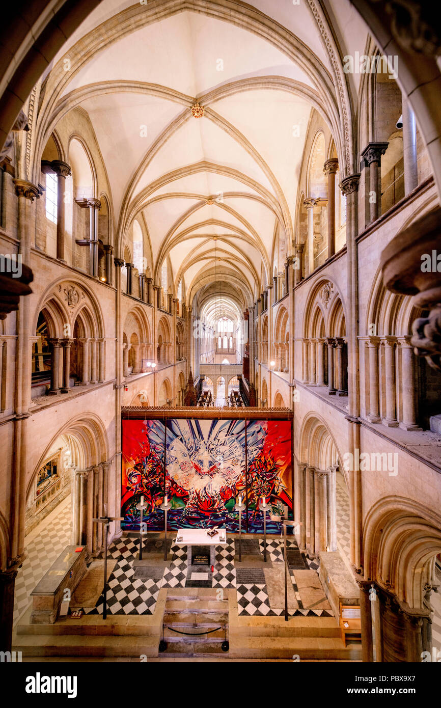 Chichester Cathedral in West Sussex fotografiert Anfang 2018 zu Beginn der Sanierung des Dachs Stockfoto