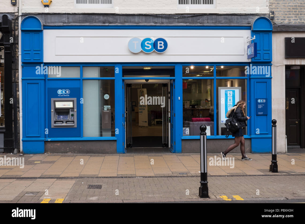 Die Fassade der Zweigniederlassung TSB Bank, Cambrdige, England, UK. Stockfoto