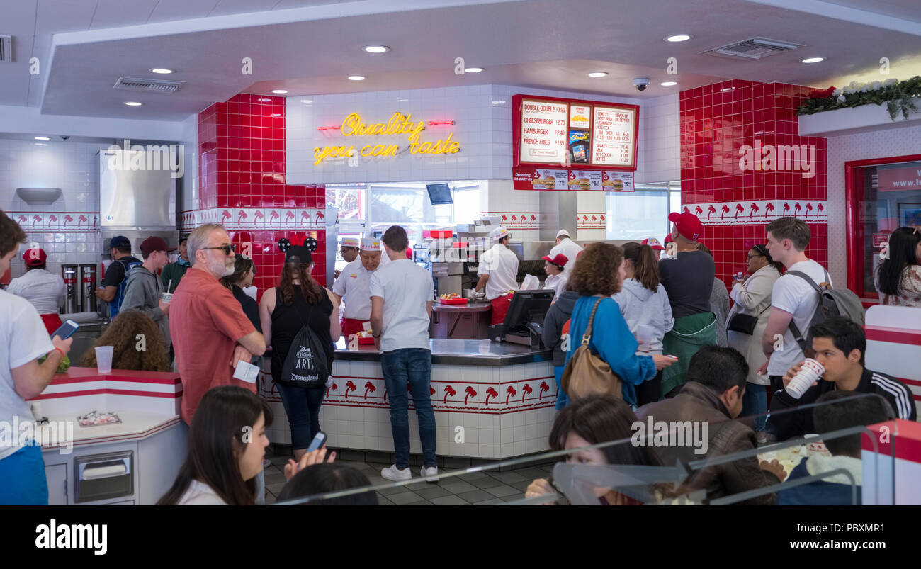 In N Out Burger fast food Restaurant Innenraum, Hollywood, Los Angeles, LA, Kalifornien CA, USA Stockfoto