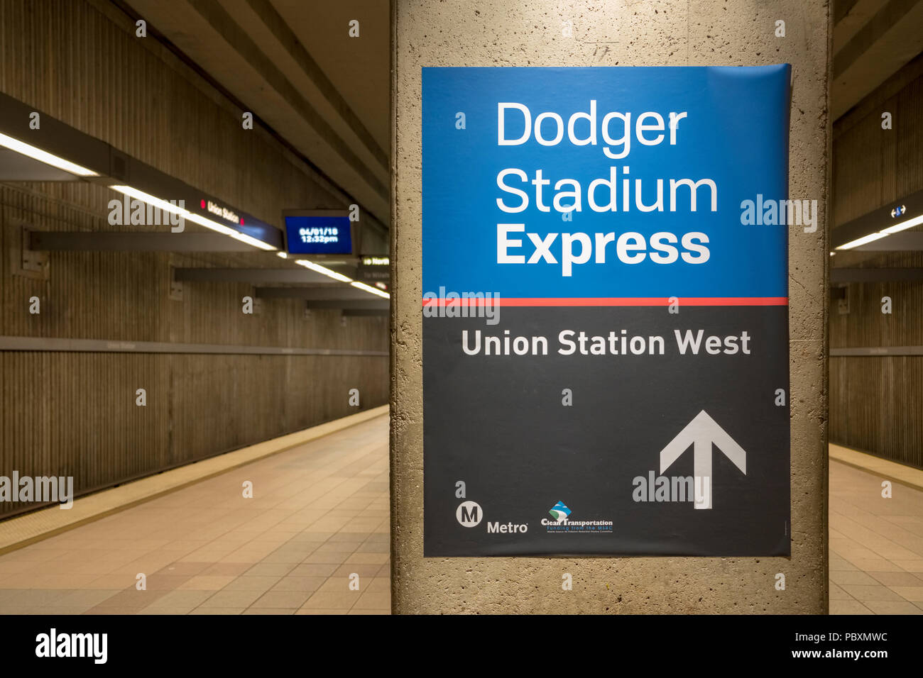 Nahaufnahme von einem Zeichen für das Dodger Stadium Express im LA Metro, Los Angeles, Kalifornien, USA Stockfoto