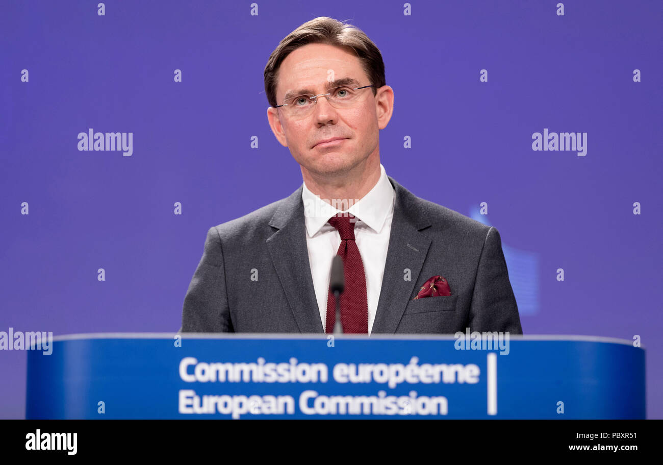 Belgien, Brüssel, am 3/9/2018: Reaktion von Jyrki Katainen, der Europäische Kommissar für Wirtschaft und Währung und dem Euro, gegen die Amerika Stockfoto
