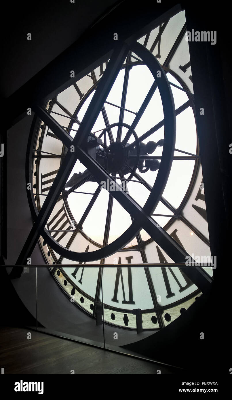 Paris, Frankreich, November 2017: Große Uhr im Musée d'Orsay, Paris, Ile-de-France, Frankreich Stockfoto