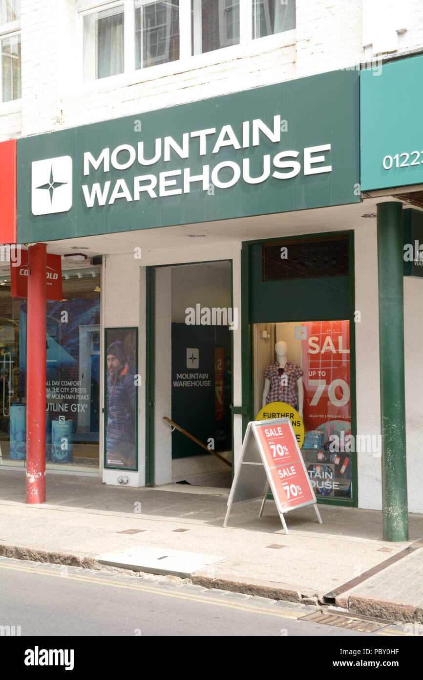 Mountain Warehouse Shop ohne Menschen in Cambridge, Cambridgeshire, England Stockfoto