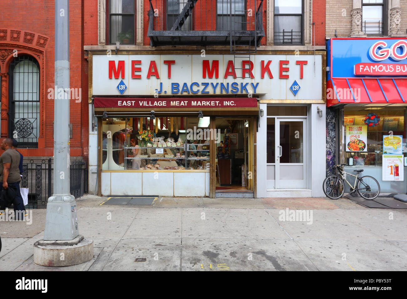 East Village Fleischmarkt, 139 Second Ave, New York, NY. aussen Storefront eines polnischen Metzgerei im East Village Viertel von Manhattan. Stockfoto