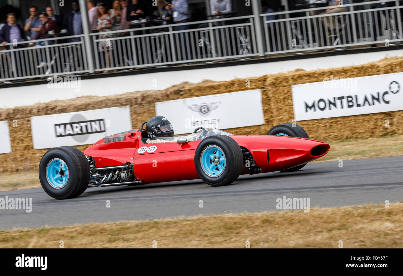 1964 Ferrari 158, italienischen Grand Prix Sieger, mit Fahrer Lee Clark am Goodwood Festival 2018 von Geschwindigkeit, Sussex, UK. Stockfoto