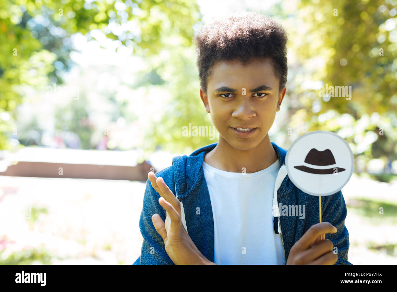 Ernster Kursteilnehmer in pessimistisch über die Zukunft seines Landes Stockfoto