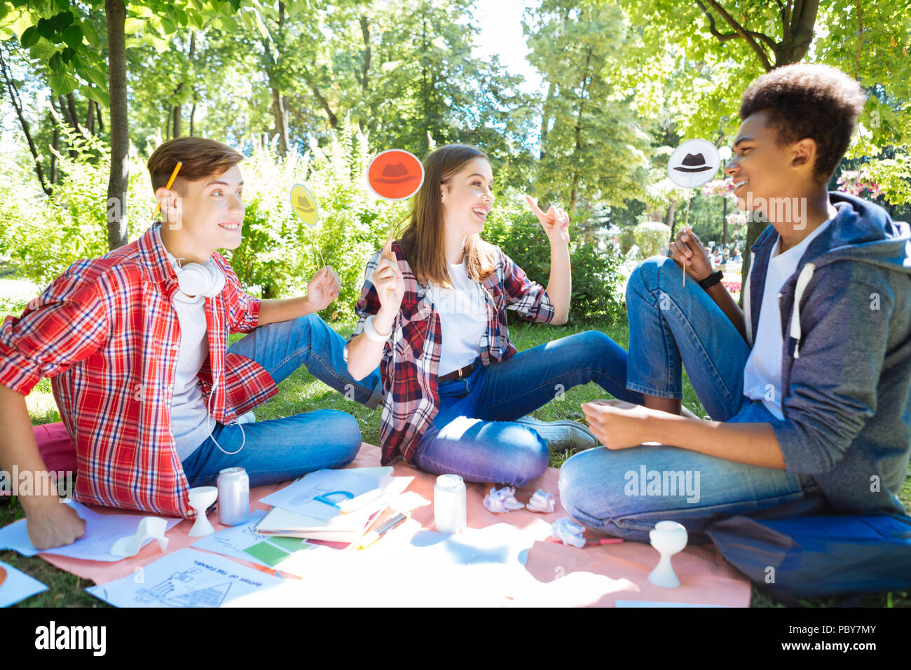 Moderne progressive Doktoranden mit Brainstorming Stockfoto