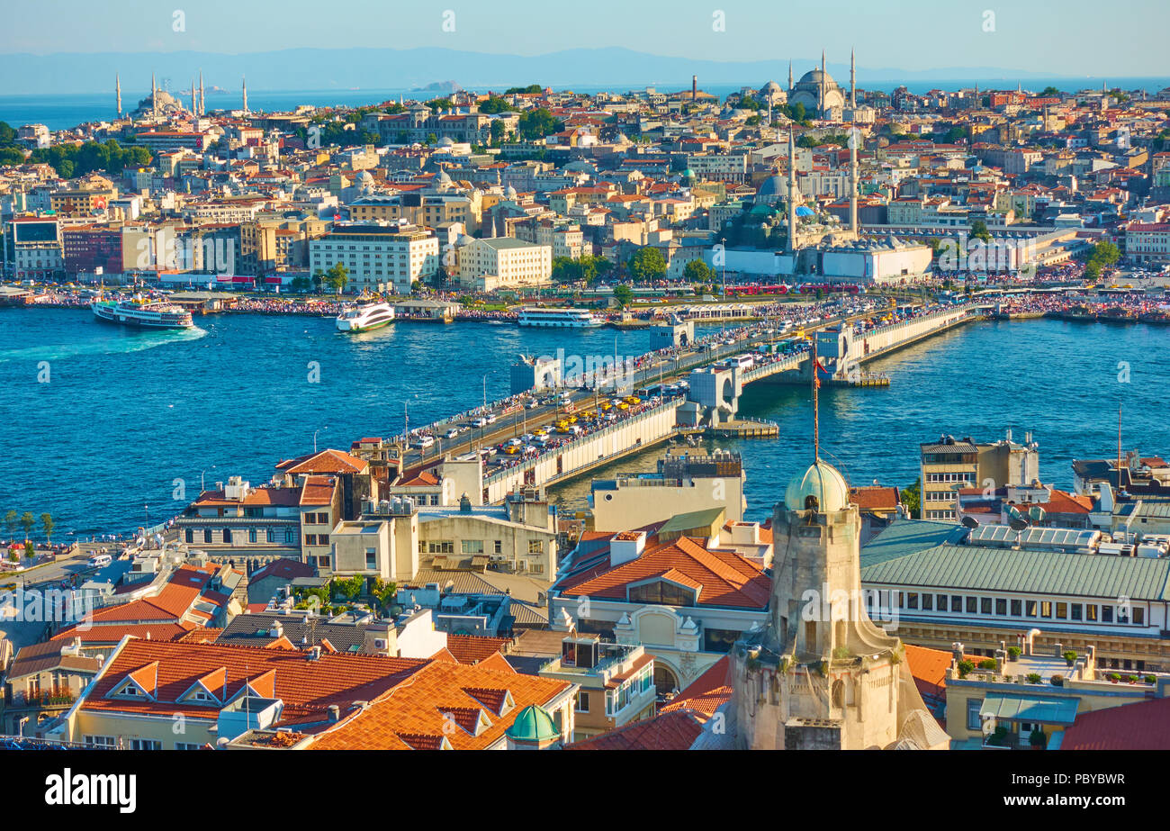 Die Galata Brücke und Panoramablick von Fatih - Altstadt von Istanbul, Türkei Stockfoto