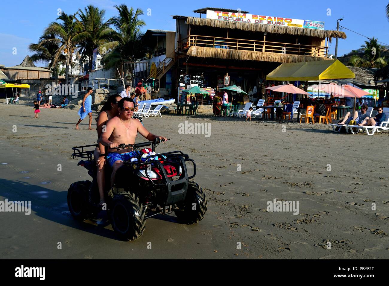 Surfschule - Strand in Mancora. Abteilung von Piura. PERU Stockfoto