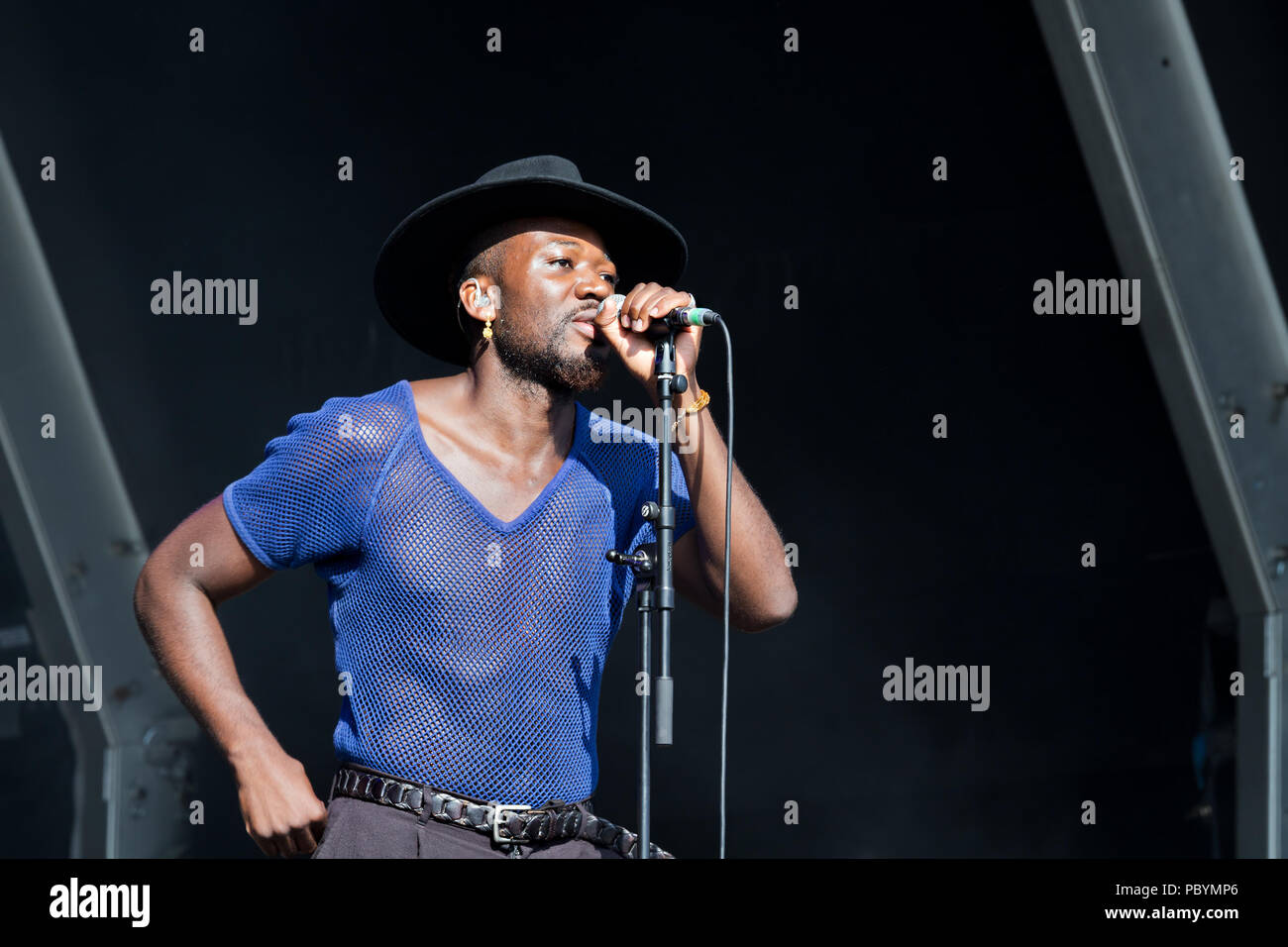 Junge Väter auf der Bühne im Liverpool International Music Festival 2018 in Sefton Park Liverpool UK. Stockfoto