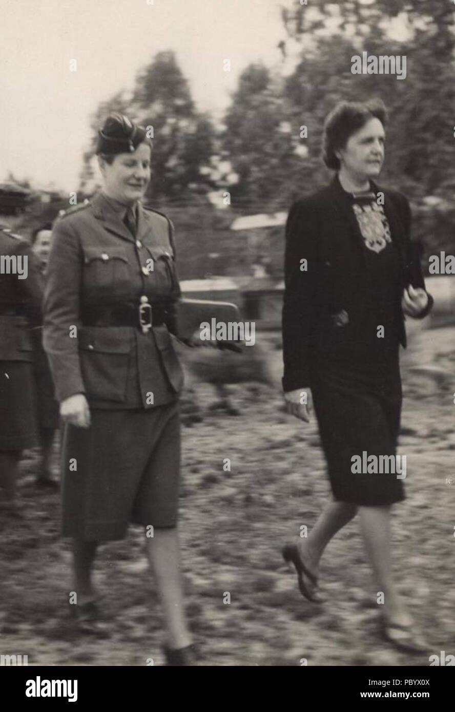 264 Hadassa mit dem britischen Offizier Helen Fein 1949 Stockfoto