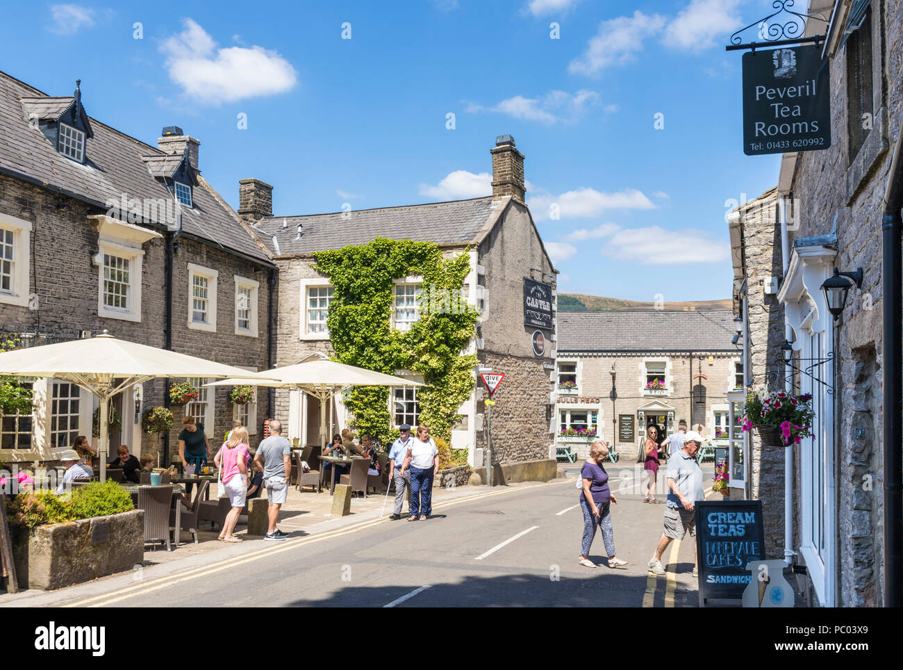 Castleton Dorfzentrum peveril Teestuben und Castle Pub castleton Castleton derbyshire Derbyshire Peak District England uk gb Europa Stockfoto