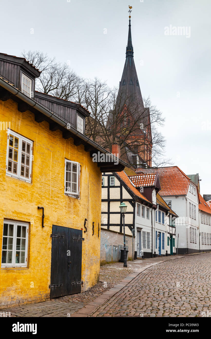 Blick auf die Straße der alten Stadt Flensburg, Deutschland Stockfoto