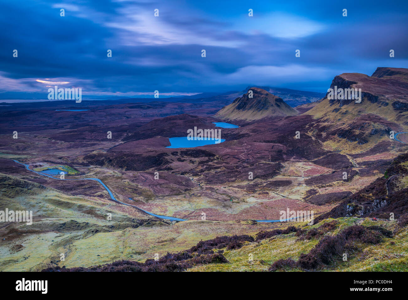 Die quiraing einen Bergsturz auf der östlichen Seite der Meall na Suiramach, ein Blick über den Loch Leum na Luirginn und Loch Klampe, Nordostküste von trotternish Pe Stockfoto