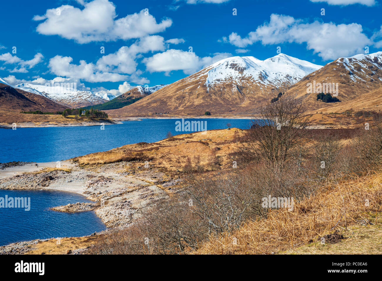 Loch Cluanie nach Osten, Highlands, Schottland, Großbritannien, Europa Stockfoto