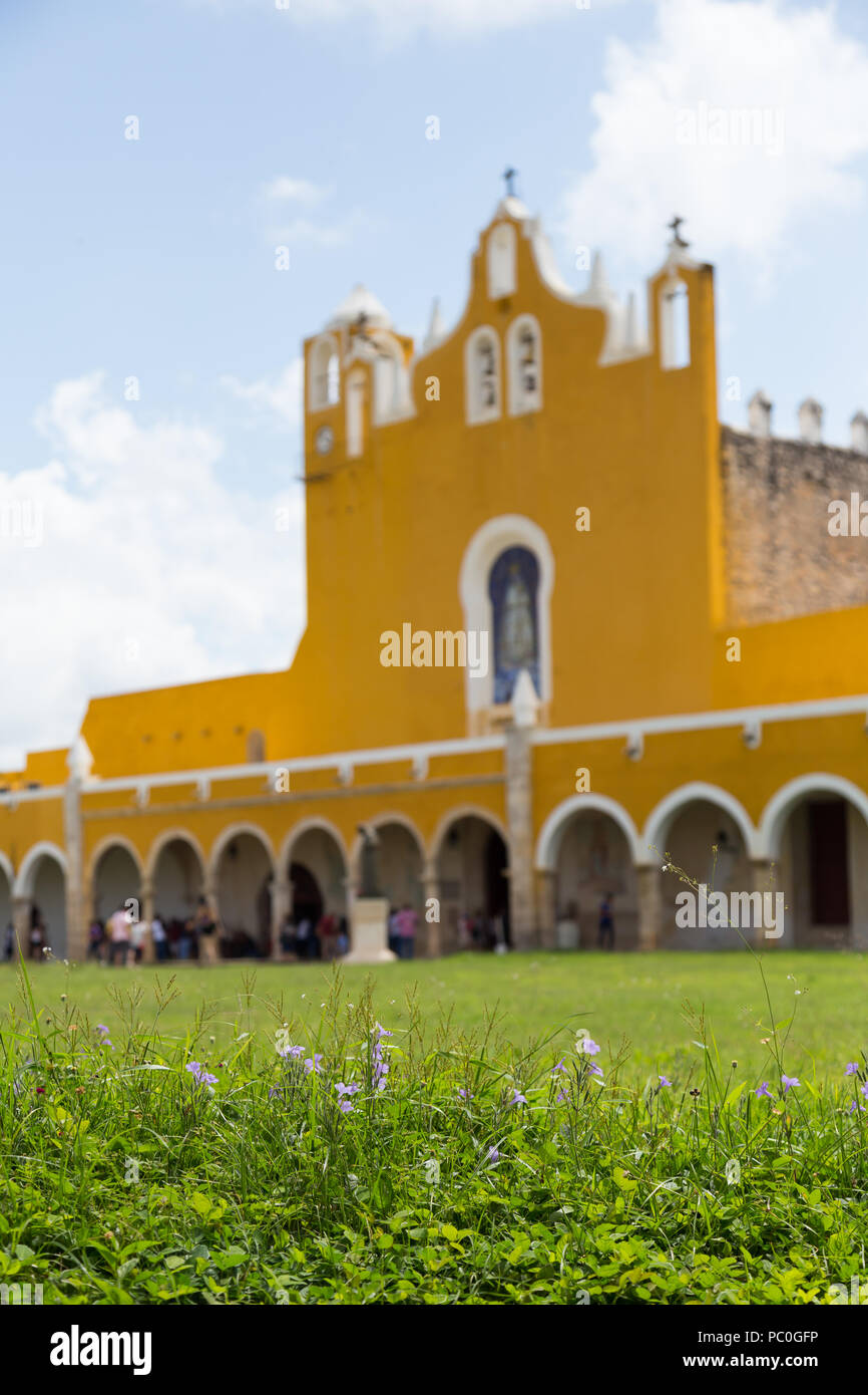 Blick auf die Kirche San Antonio de Padua Kloster in 'magischen Stadt Izamal Halbinsel Yucatan Mexiko. Stockfoto